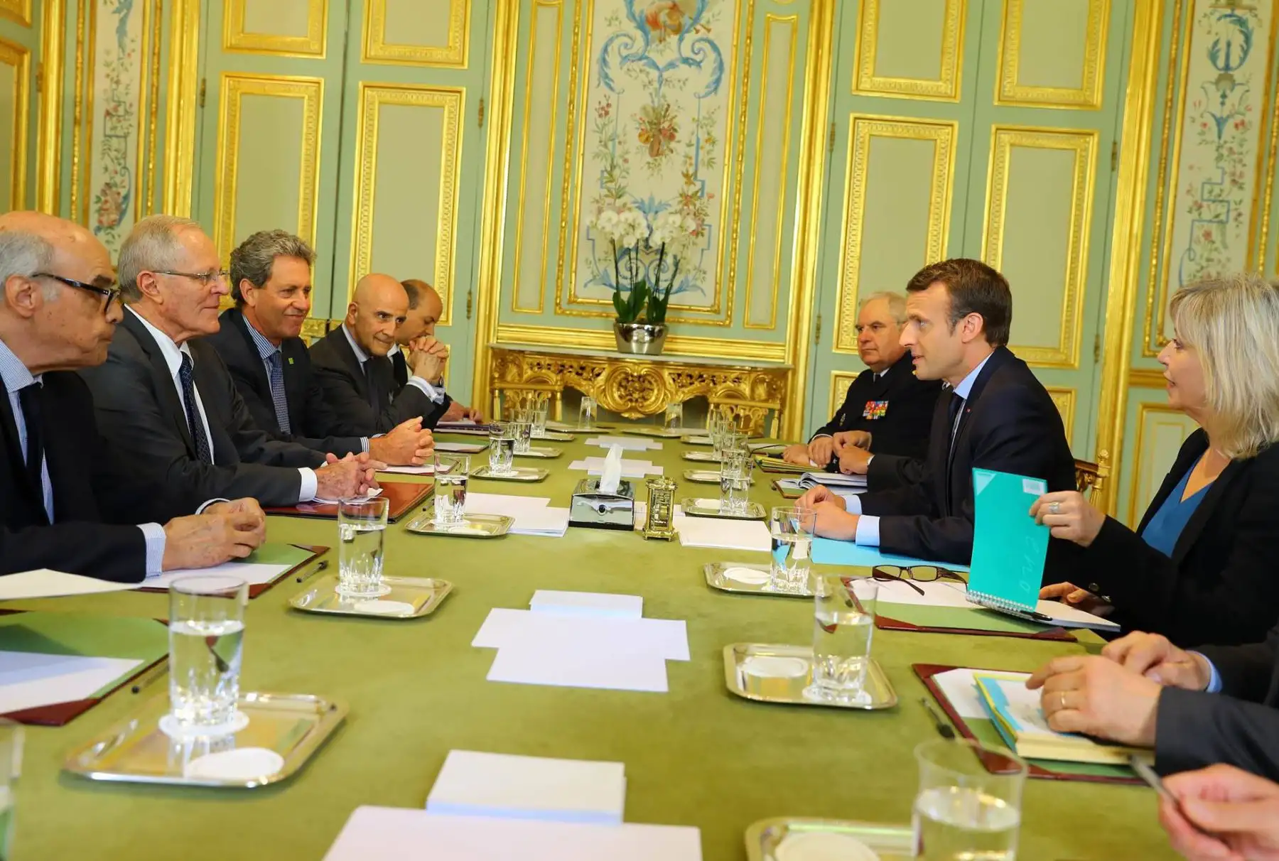 El presidente de la República, Pedro Pablo Kuczynski, se reúne en París con su homólogo francés, Emmanuel Macron. Foto: ANDINA/ Prensa Presidencia
