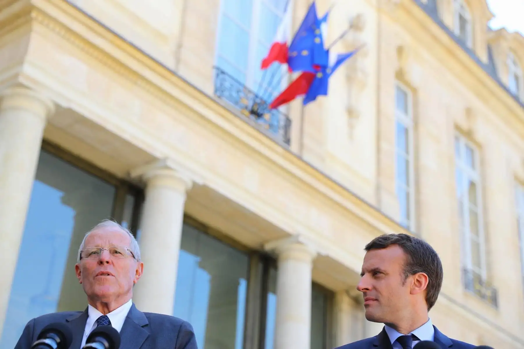 Presidentes Pedro Pablo Kuczynski y Emmanuel Macron realizan un pronunciamiento conjunto en el Palacio del Elíseo. Foto: ANDINA/ Prensa Presidencia