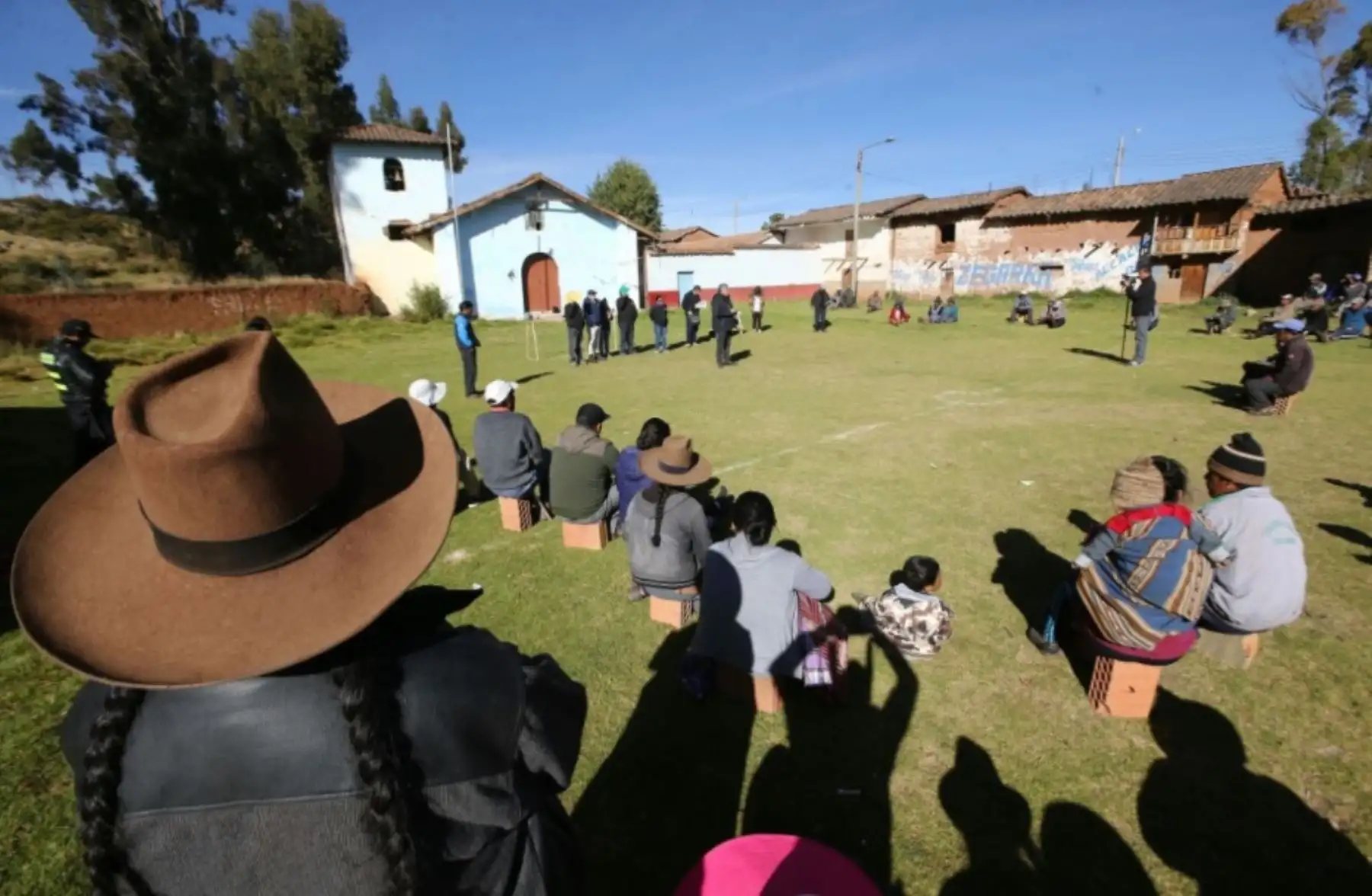 Una comisión técnica del Ministerio de Transportes y Comunicaciones (MTC) retomó hoy el trabajo con la comunidad Racchi Ayllu, en la provincia de Urubamba, sobre la nueva etapa del proyecto Aeropuerto Internacional de Chinchero.