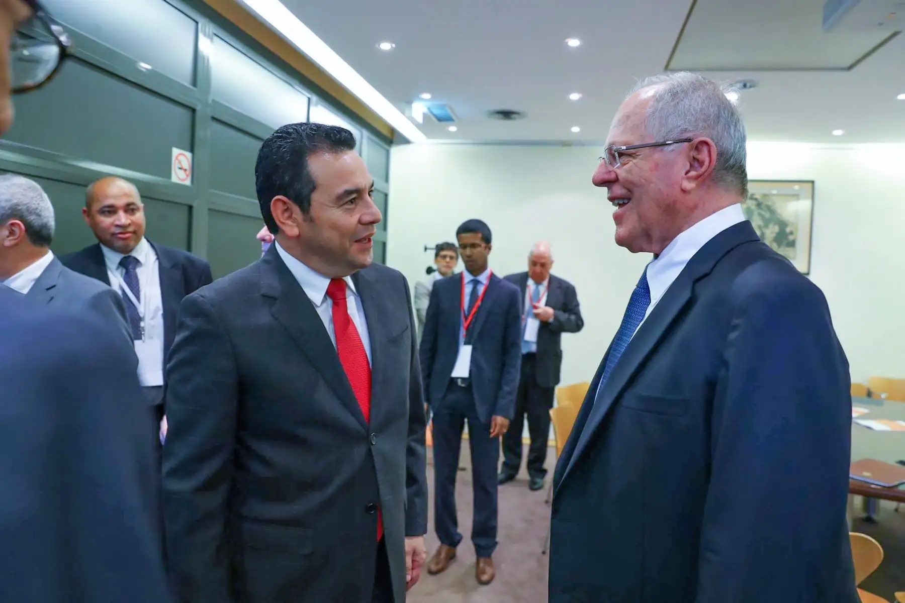 El presidente de la República Pedro Pablo Kuczynski, se reúne con su homólogo de Guatemala Jimmy Morales en París. Foto: ANDINA/ Prensa Presidencia
