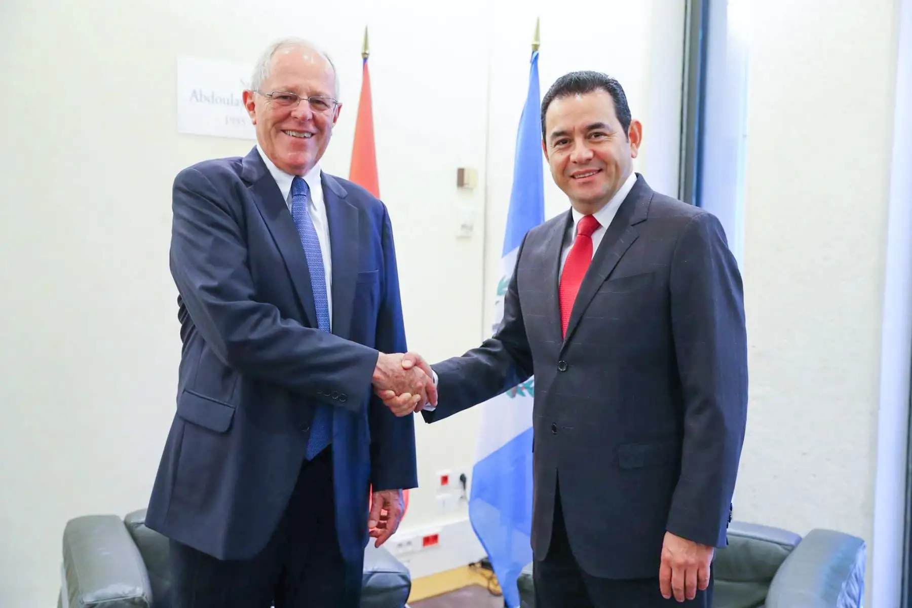 El presidente de la República Pedro Pablo Kuczynski, se reúne con su homólogo de Guatemala Jimmy Morales en París. Foto: ANDINA/ Prensa Presidencia