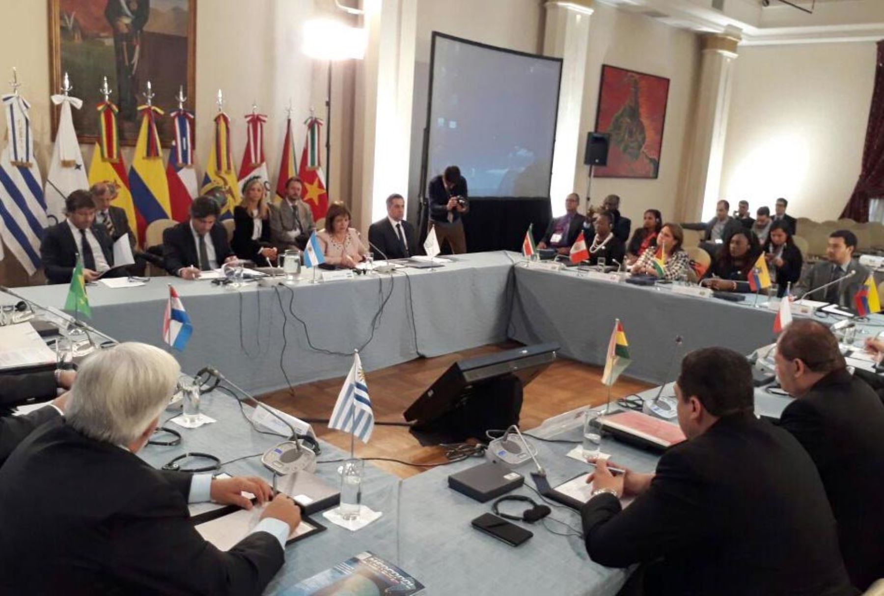 Ministra María Soledad Pérez Tello asiste a encuentro con ministros de Justicia de la región.