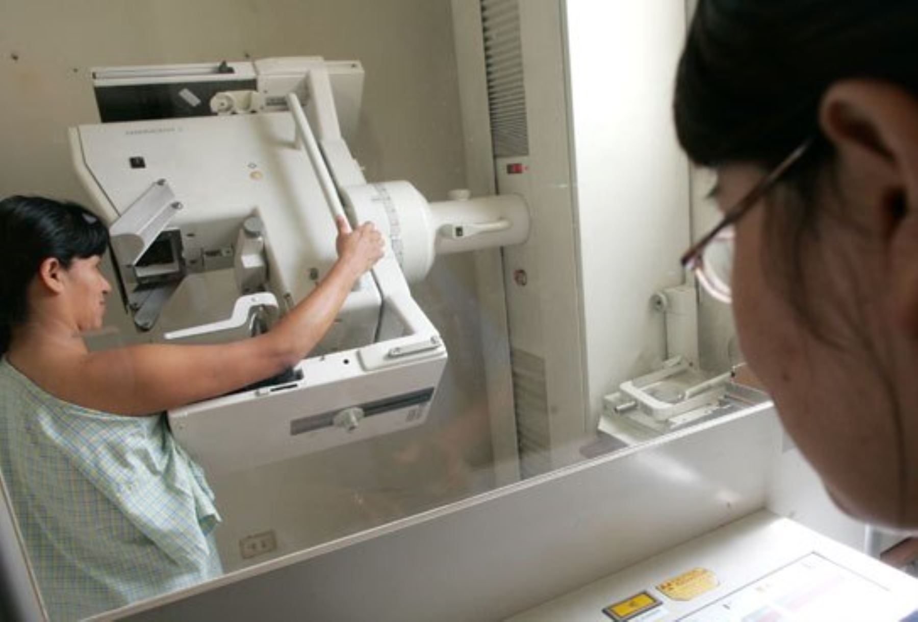 La mamografía es un método para detectar el cáncer de mama en sus etapas iniciales. Foto: ANDINA/Difusión