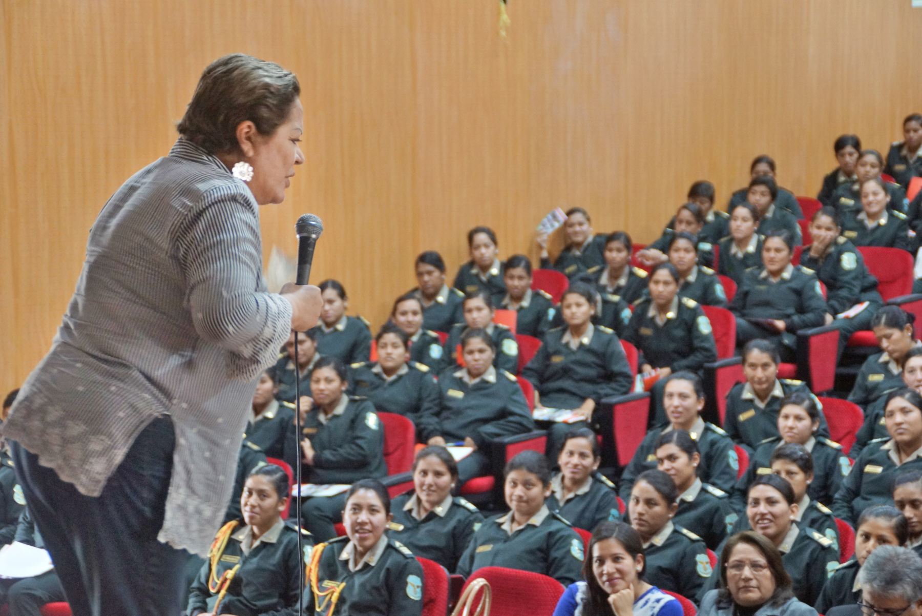 Capacitan a futuras policías en temas de género. Foto: Andina/Difusión