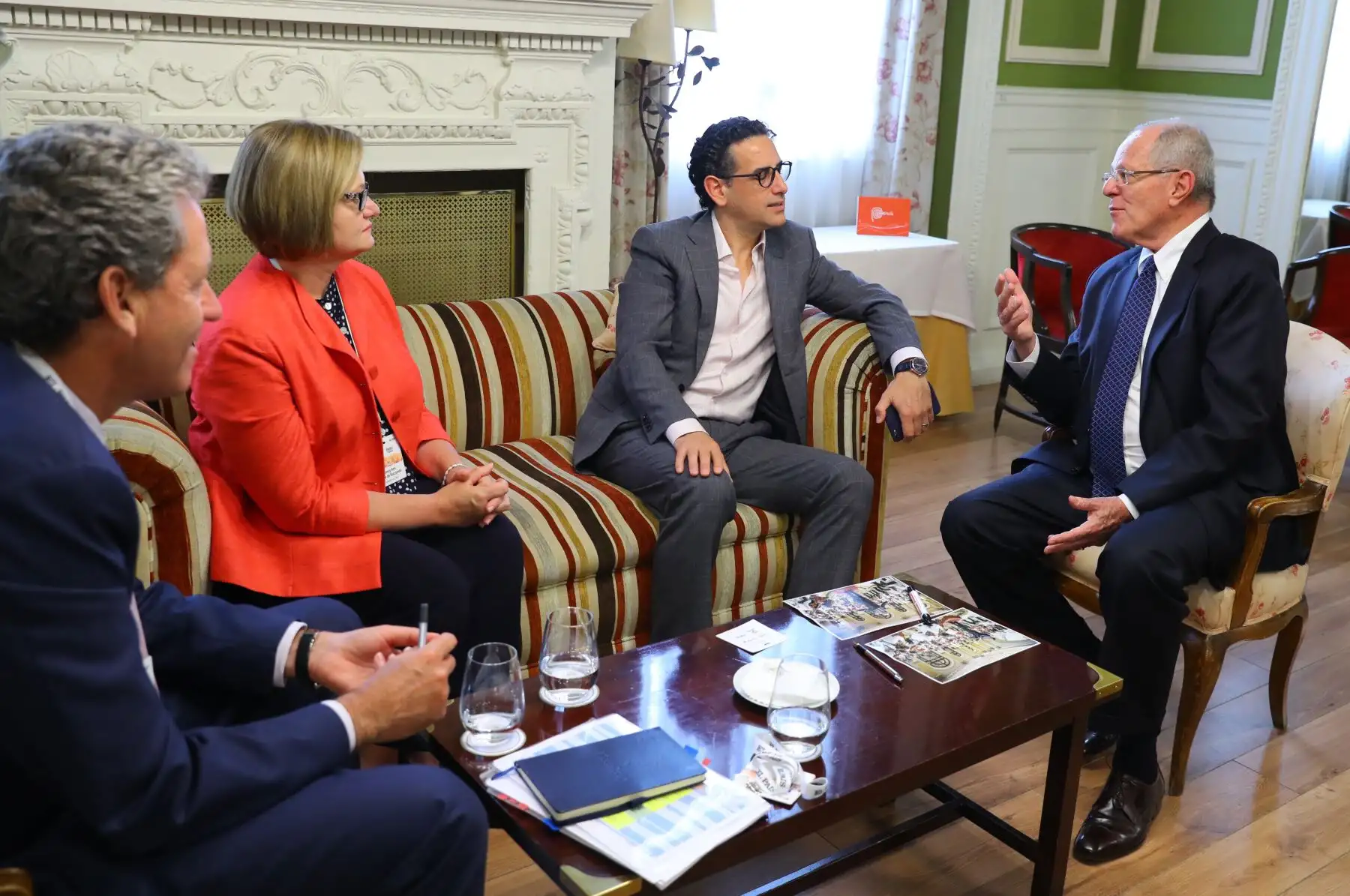 El jefe del Estado, Pedro Pablo Kuczynski,   sostuvo un diálogo con el tenor peruano Juan Diego Flórez. Foto: ANDINA/ Andres Valle - Presidencia