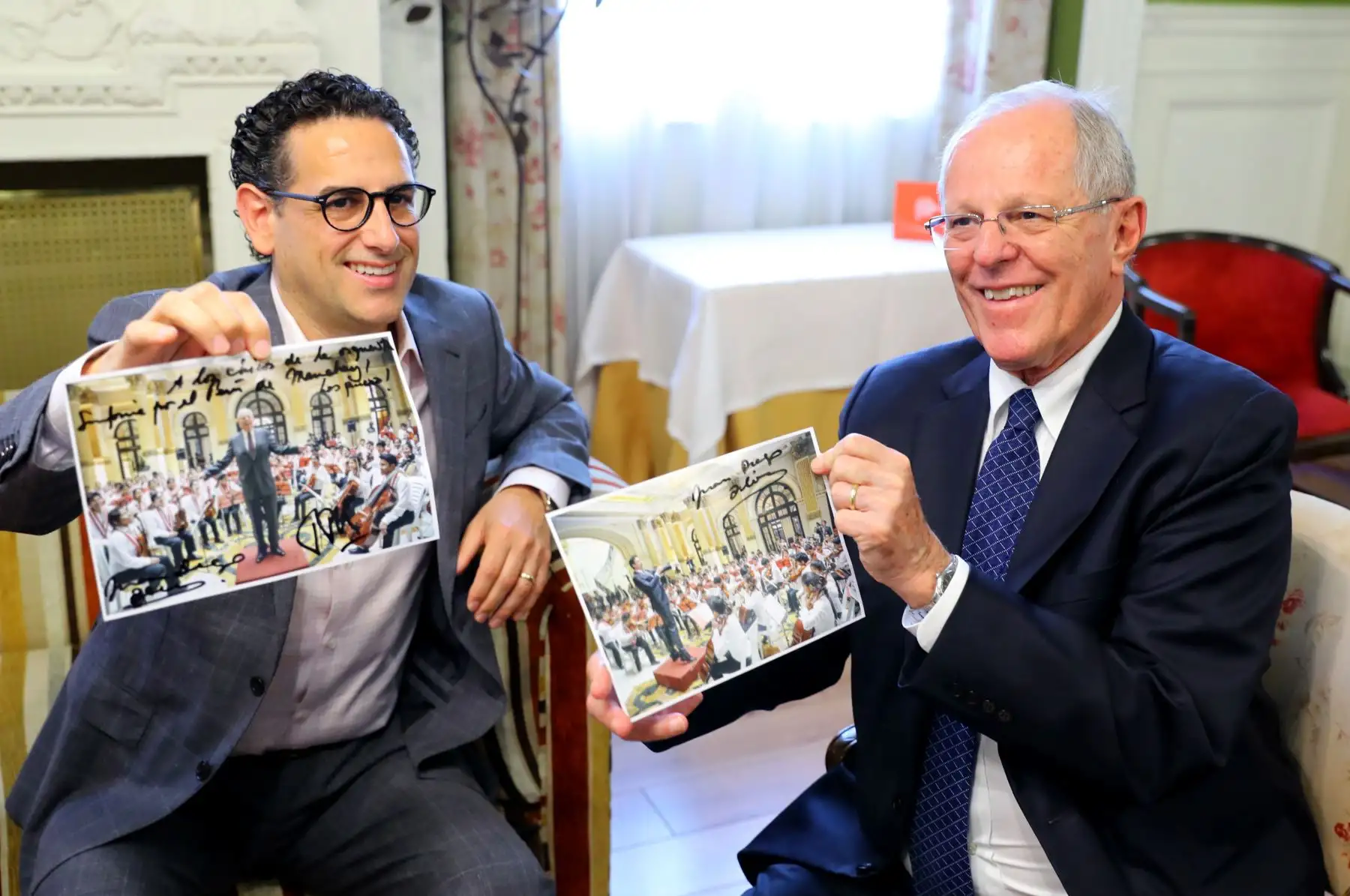 El jefe del Estado, Pedro Pablo Kuczynski,   sostuvo un diálogo con el tenor peruano Juan Diego Flórez. Foto: ANDINA/ Andres Valle - Presidencia