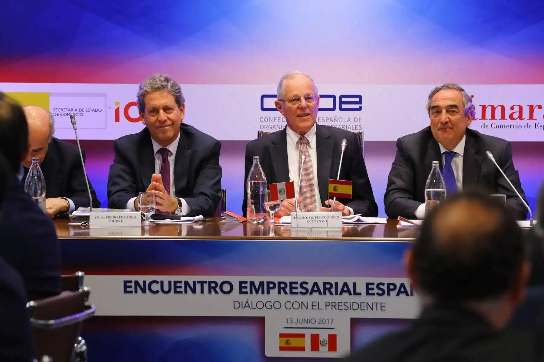 El jefe del Estado, Pedro Pablo Kuczynski, expone durante encuentro empresarial España Perú. Foto: ANDINA/ Andres Valle - Presidencia