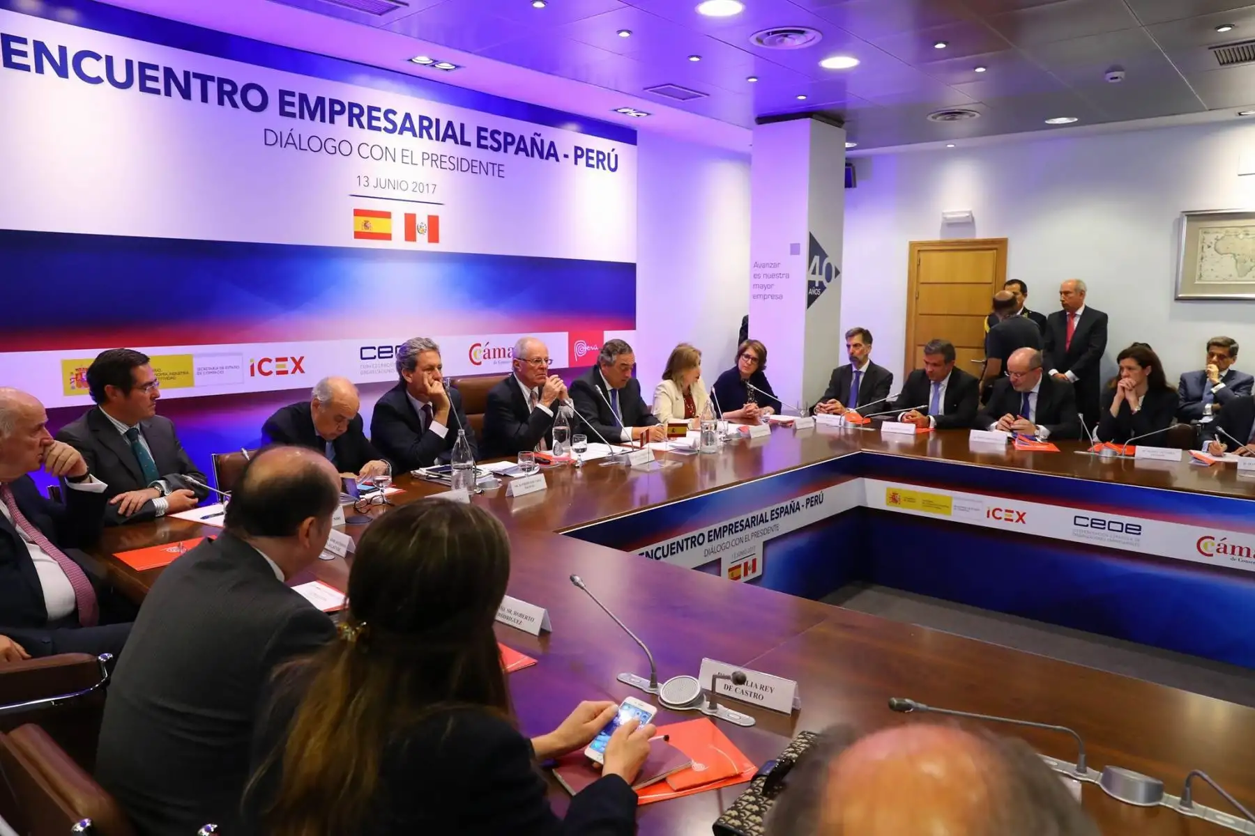 El jefe del Estado, Pedro Pablo Kuczynski, expone durante encuentro empresarial España Perú. Foto: ANDINA/ Andres Valle - Presidencia