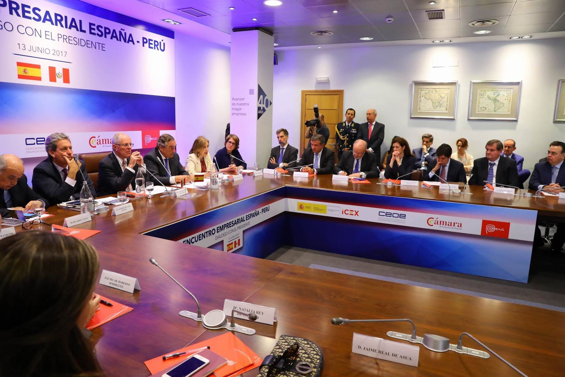 El jefe del Estado, Pedro Pablo Kuczynski, , expone durante encuentro empresarial España Perú. Foto: ANDINA/ Andres Valle - Presidencia