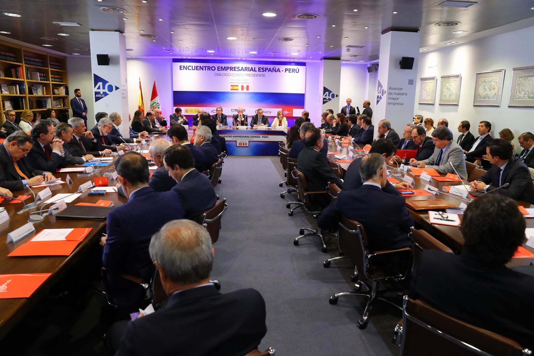 El jefe del Estado, Pedro Pablo Kuczynski, expone durante encuentro empresarial España Perú. Foto: ANDINA/ Andres Valle - Presidencia