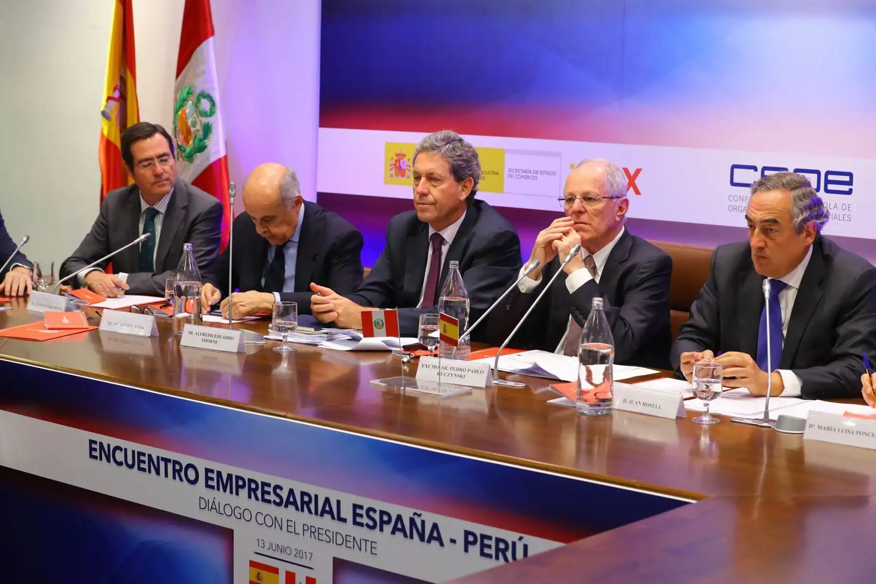 El jefe del Estado, Pedro Pablo Kuczynski, expone durante encuentro empresarial España Perú. Foto: ANDINA/ Andres Valle - Presidencia