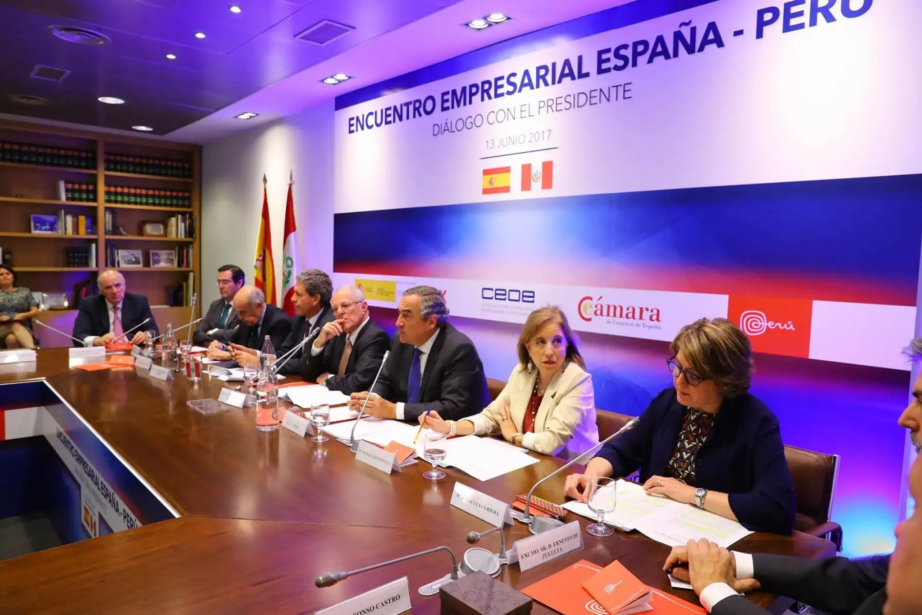 El jefe del Estado, Pedro Pablo Kuczynski, expone durante encuentro empresarial España Perú. Foto: ANDINA/ Andres Valle - Presidencia