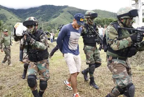 JUNIN- PERÚ, JUNIO 13. La unidad élite de la Policía Nacional del Perú conocida históricamente como “”Los Sinchis” hacen demostración de la operatividad  en Mazamari  con motivo de su aniversario. Foto: ANDINA/Eddy Ramos.