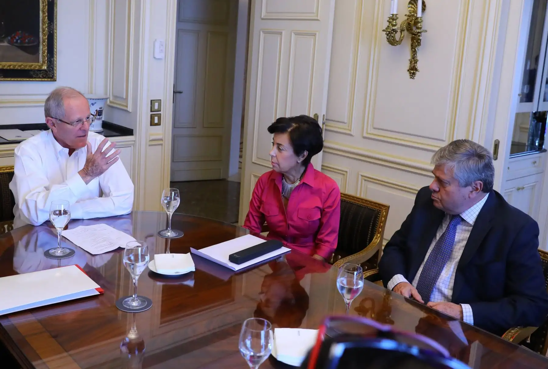 El jefe del Estado, Pedro Pablo Kuczynski, sostiene diálogo con padres del líder venezolano Leopoldo López.Foto: ANDINA/ Andres Valle - Presidencia