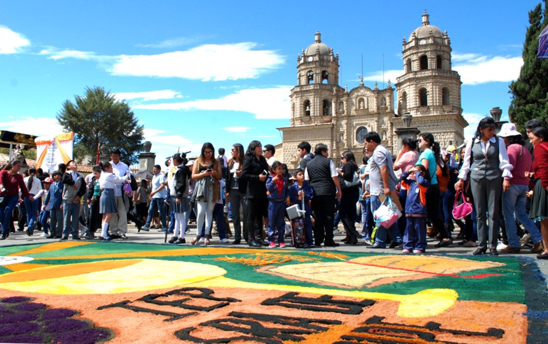 Cajamarca celebra corpus christi con una multitudinaria procesión. ANDINA/Eduard Lozano