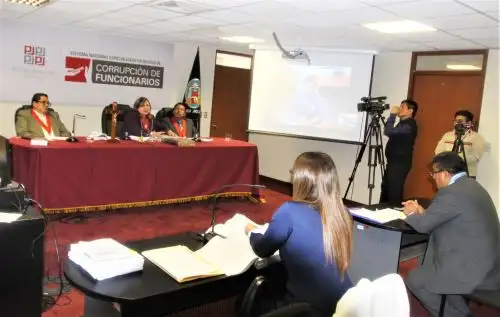 El tribunal que emitió esta decisión lo preside la jueza superior Susana Castañeda Otsu y lo integran los magistrados Ramiro Salinas Siccha y Juan Guillermo Piscoya.