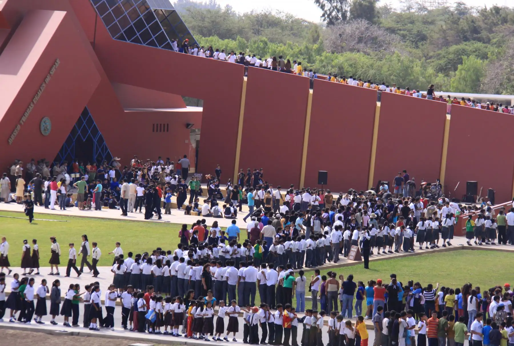 Cerca de 150,000 turistas, entre nacionales y extranjeros, visitaron durante el año pasado el museo Tumbas Reales de Sipán, en la región Lambayeque, cifra que lo ubica como uno de los recintos culturales más concurridos del Perú. ANDINA/Difusión