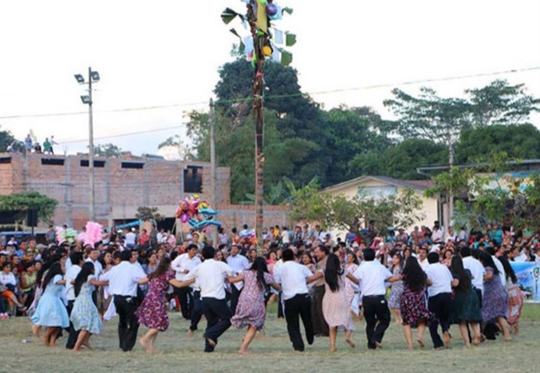 Moyobamba, en San Martín, espera reunir más de 2,000 parejas para bailar la pandilla. ANDINA