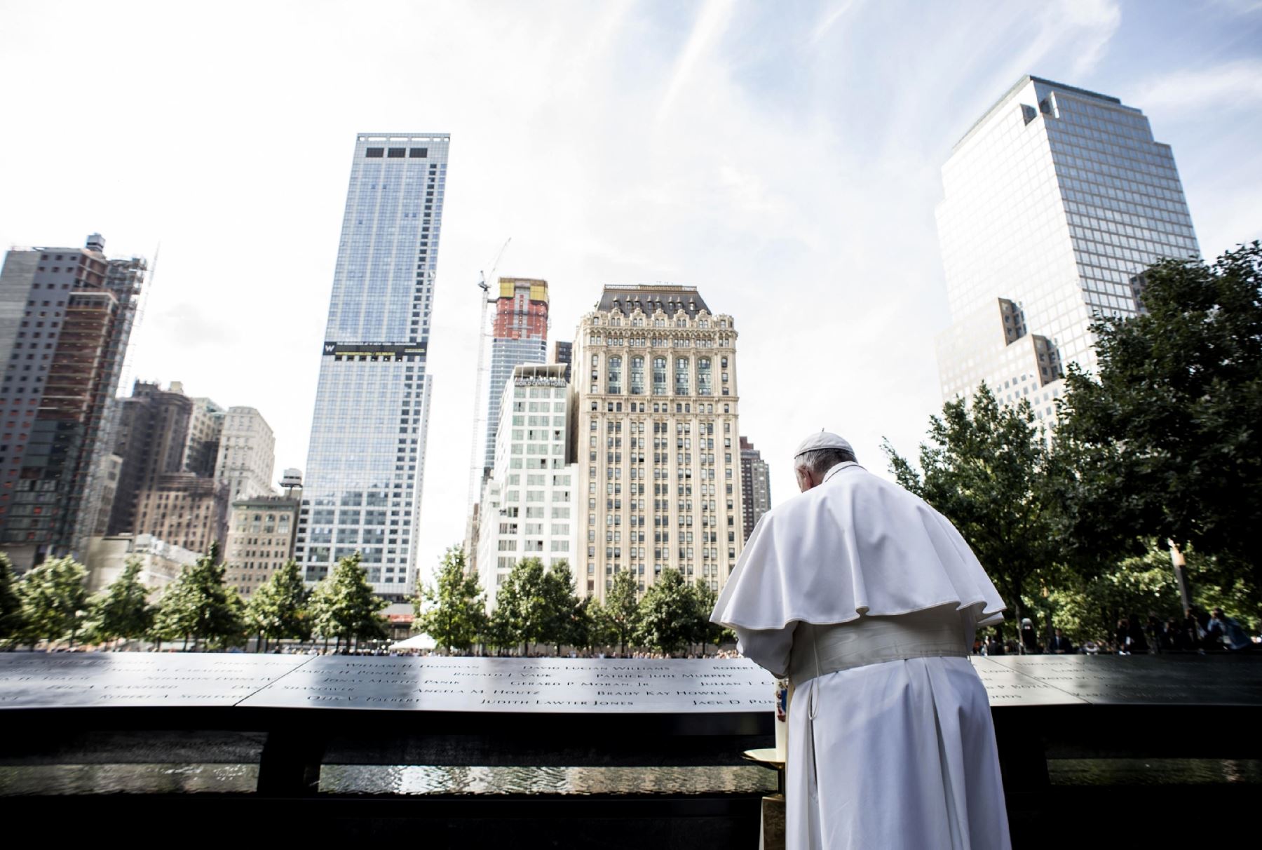 19/06/2017   Papa Francisco reza en el Memorial 9/11 Memorial en Nueva York. Foto: AFP