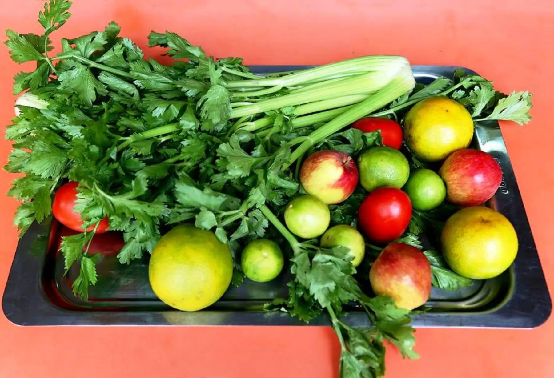 Experto afirma que muchos agricultores desconocen que existen pesticidas inocuos o menos dañinos para sus cultivos y por eso emplean agroquímicos en altas cantidades que pueden quedarse en los alimentos.  Foto: ANDINA/Difusión.