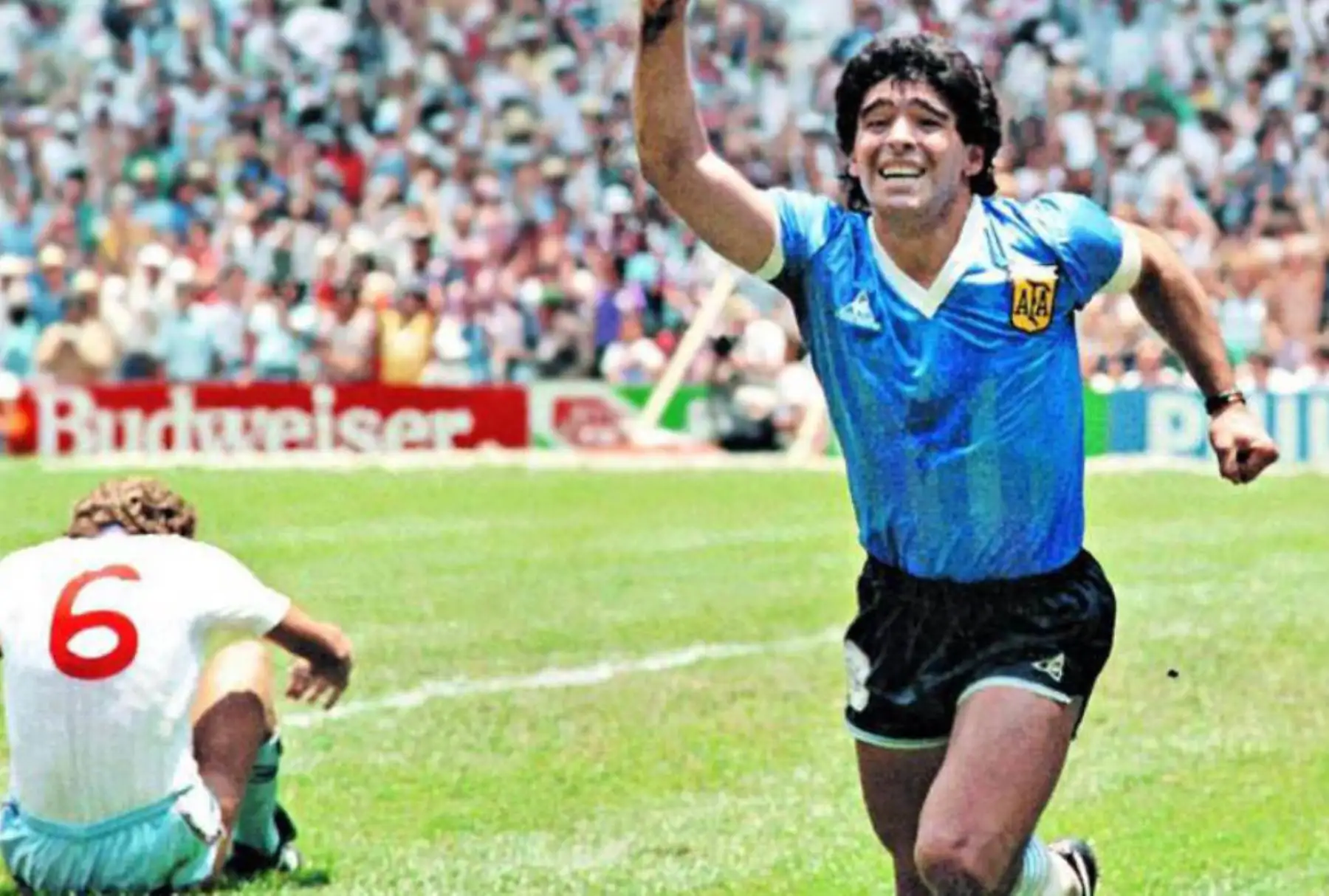 Maradona: Medio siglo del debut de un 'pibe' de rizos y talento desbordante