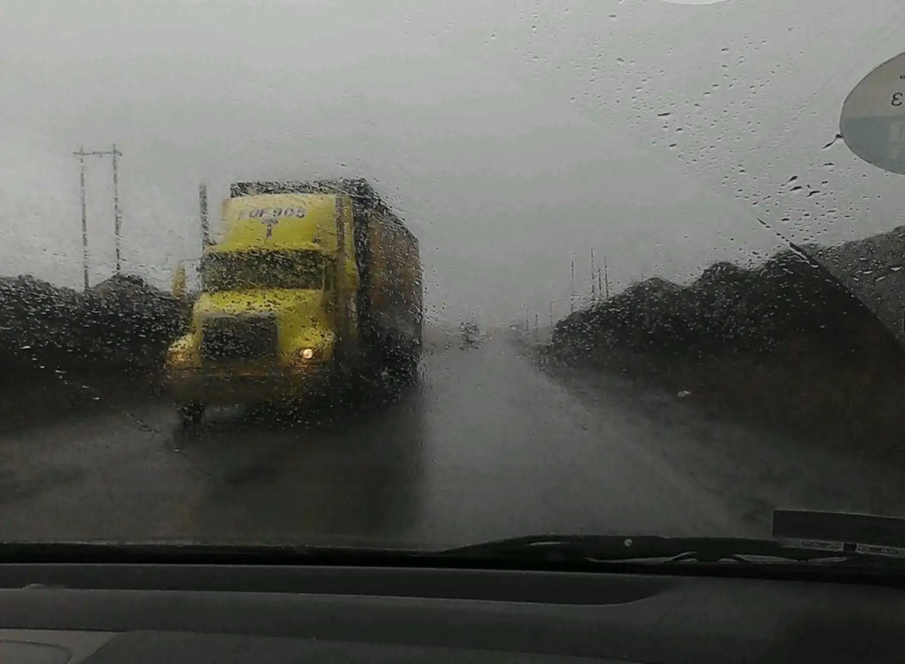 La lluvia de ligera intensidad registrada en la costa de Ica, se originó por el flujo de vientos del noroeste, que favorecieron el transporte de humedad desde el océano hacia la costa de Ica, informó el Servicio Nacional de Meteorología e Hidrología del Perú (Senamhi). INTERNET/Medios