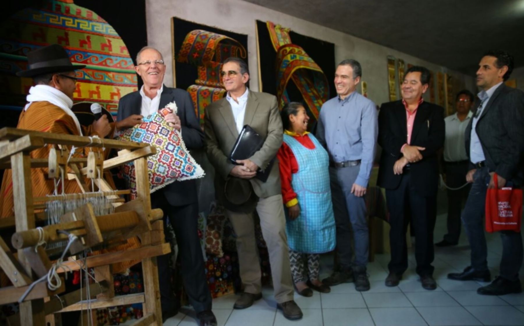 La región Ayacucho será la sede del Centro Nacional del Arte Popular en el Perú, en homenaje a los creadores del arte popular en esa región, anunció hoy el ministro de Cultura, Salvador del Solar.