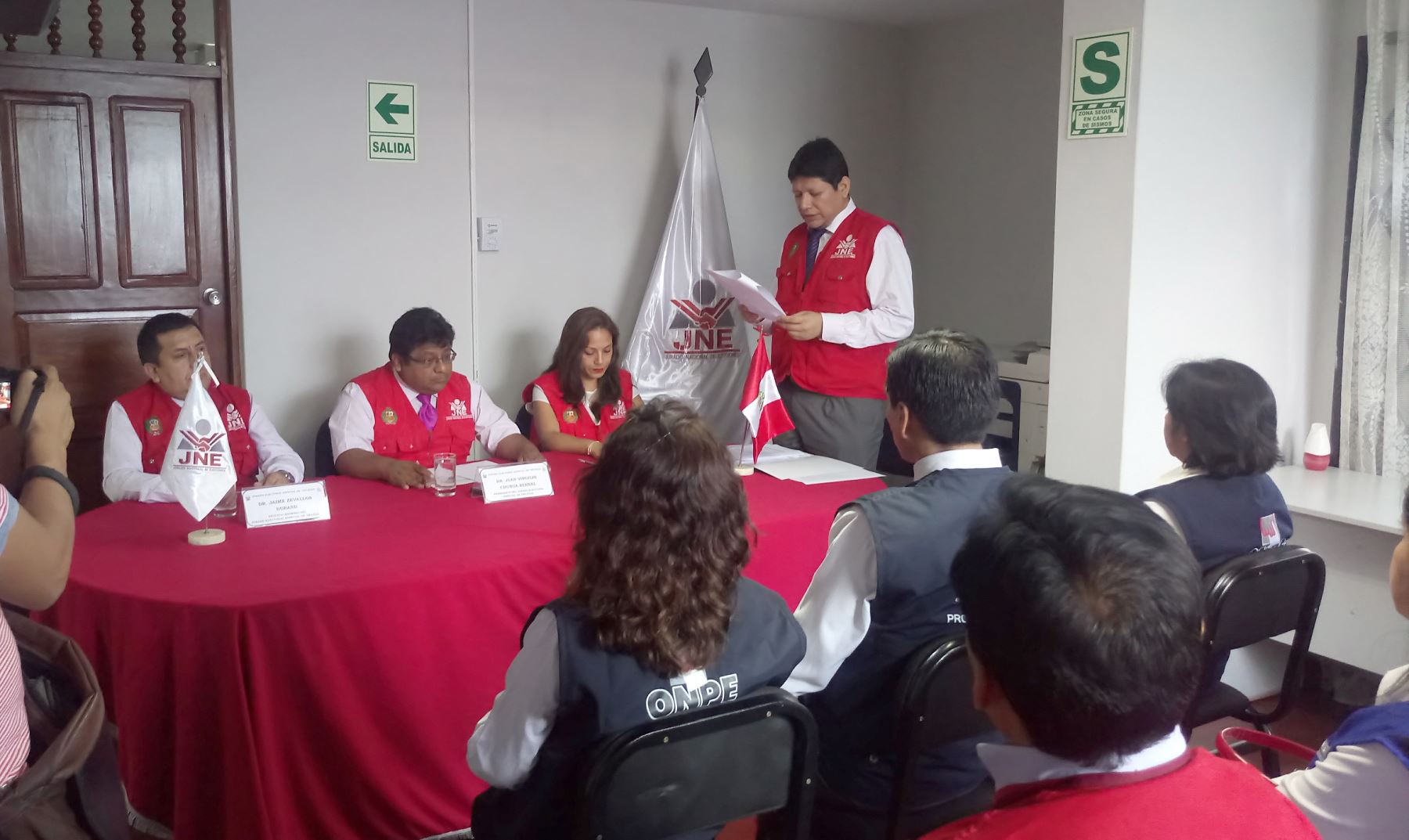 Los JEE de Arequipa y Huaraz, a su vez, se encuentran a la espera de ese documento para proceder con fijar las fechas para los respectivos actos públicos.