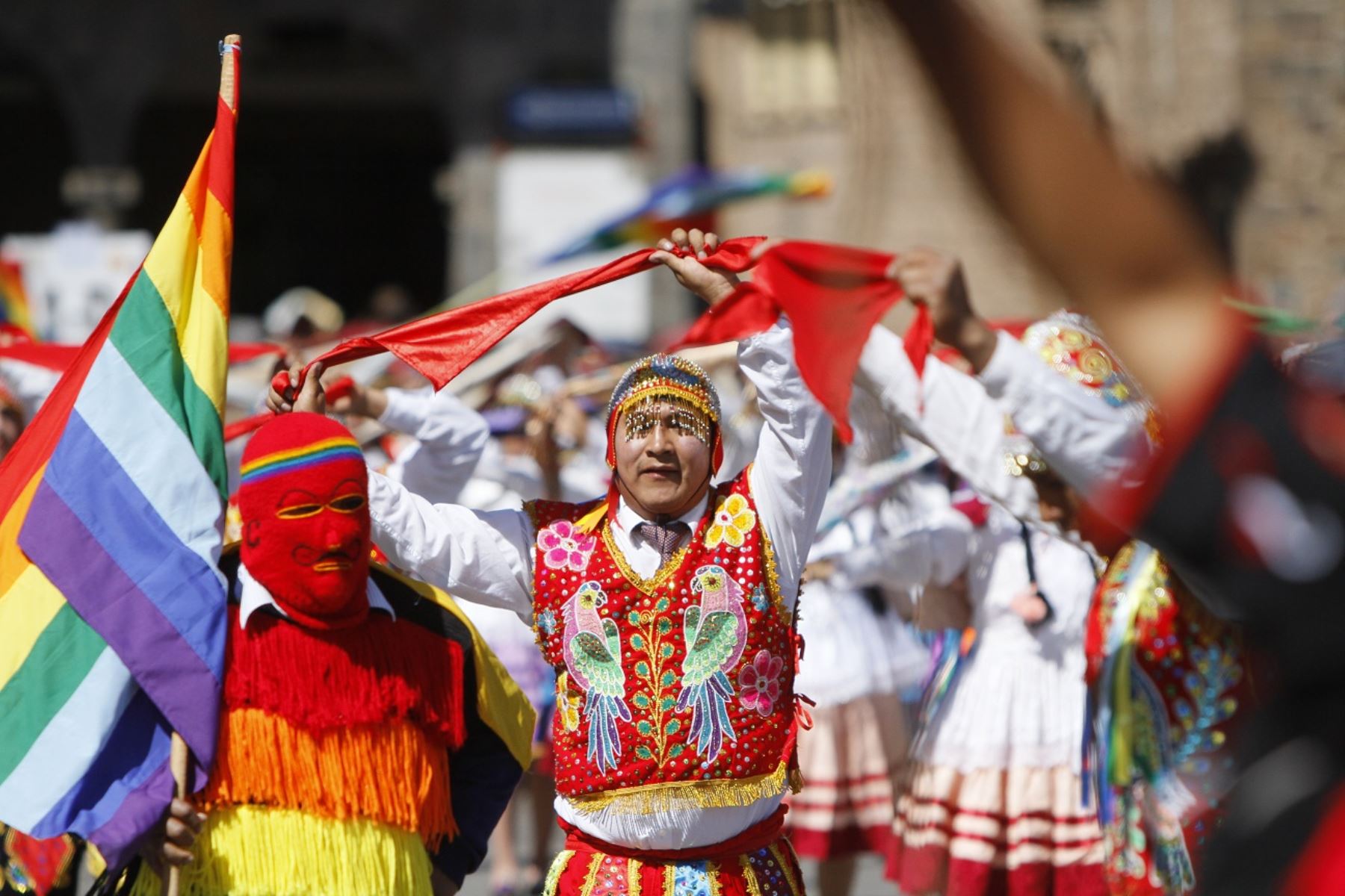 Con colorido y algarabía se desarrolla el desfile cívico en honor a Cusco. ANDINA/Percy Hurtado Santillán