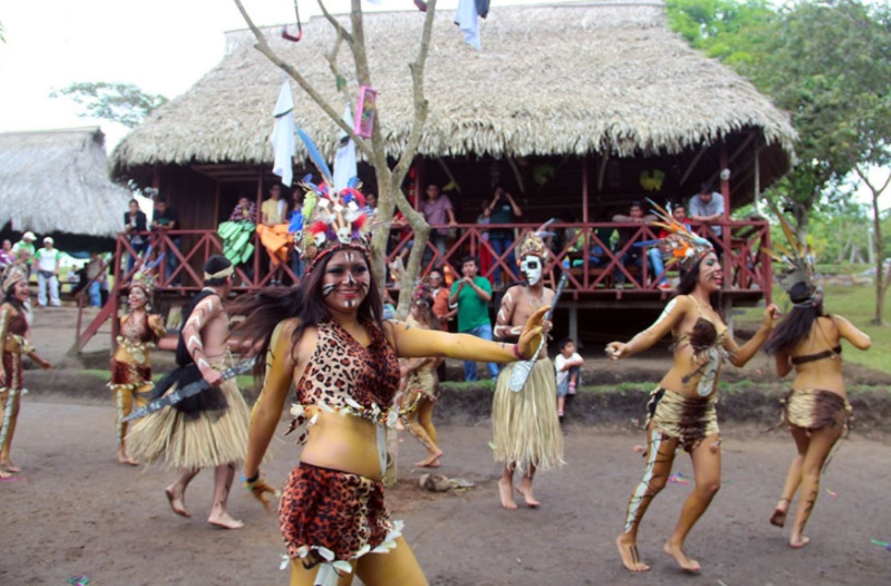 Los pueblos de la Amazonía peruana en su totalidad celebran hoy la tradicional Fiesta de San Juan con danzas y música llenas de alegría, en honor a su santo patrono.