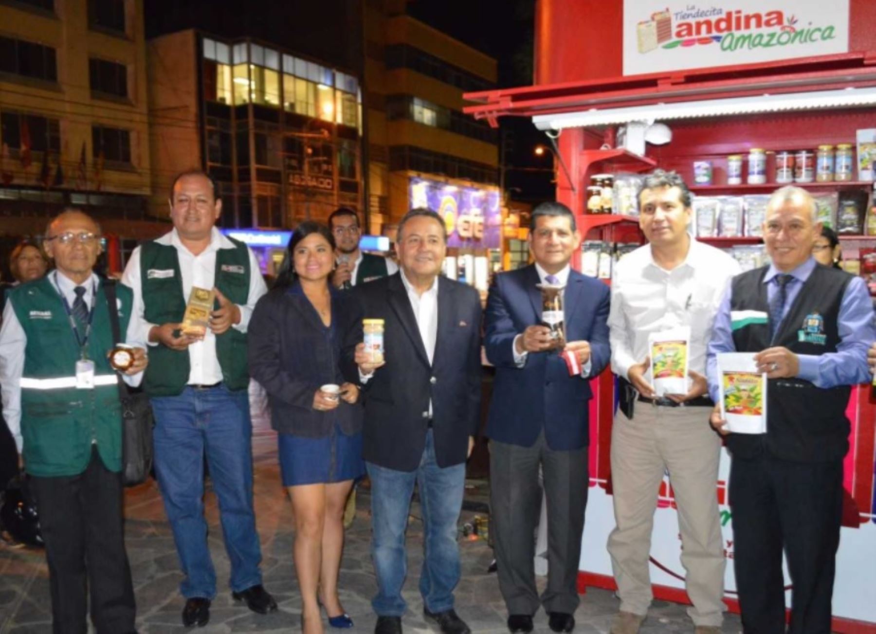 Sierra y Selva Exportadora inauguró un módulo de La Tiendecita Andina Amazónica en la Plaza de Armas de la ciudad de Huánuco, en la cual se ofrecerán productos nutritivos con valor agregado, producidos por pequeños productores de la zona y de otras regiones.