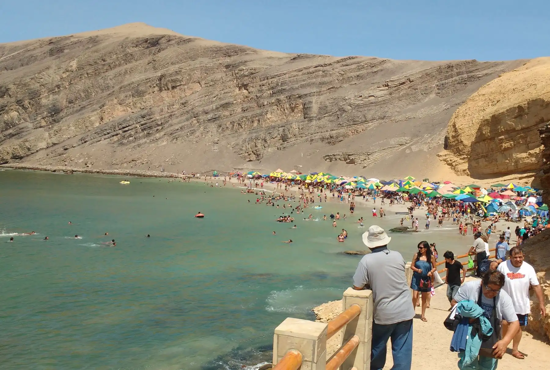 Masiva afluencia de visitantes a playas de Paracas. Foto: ANDINA/Difusión.