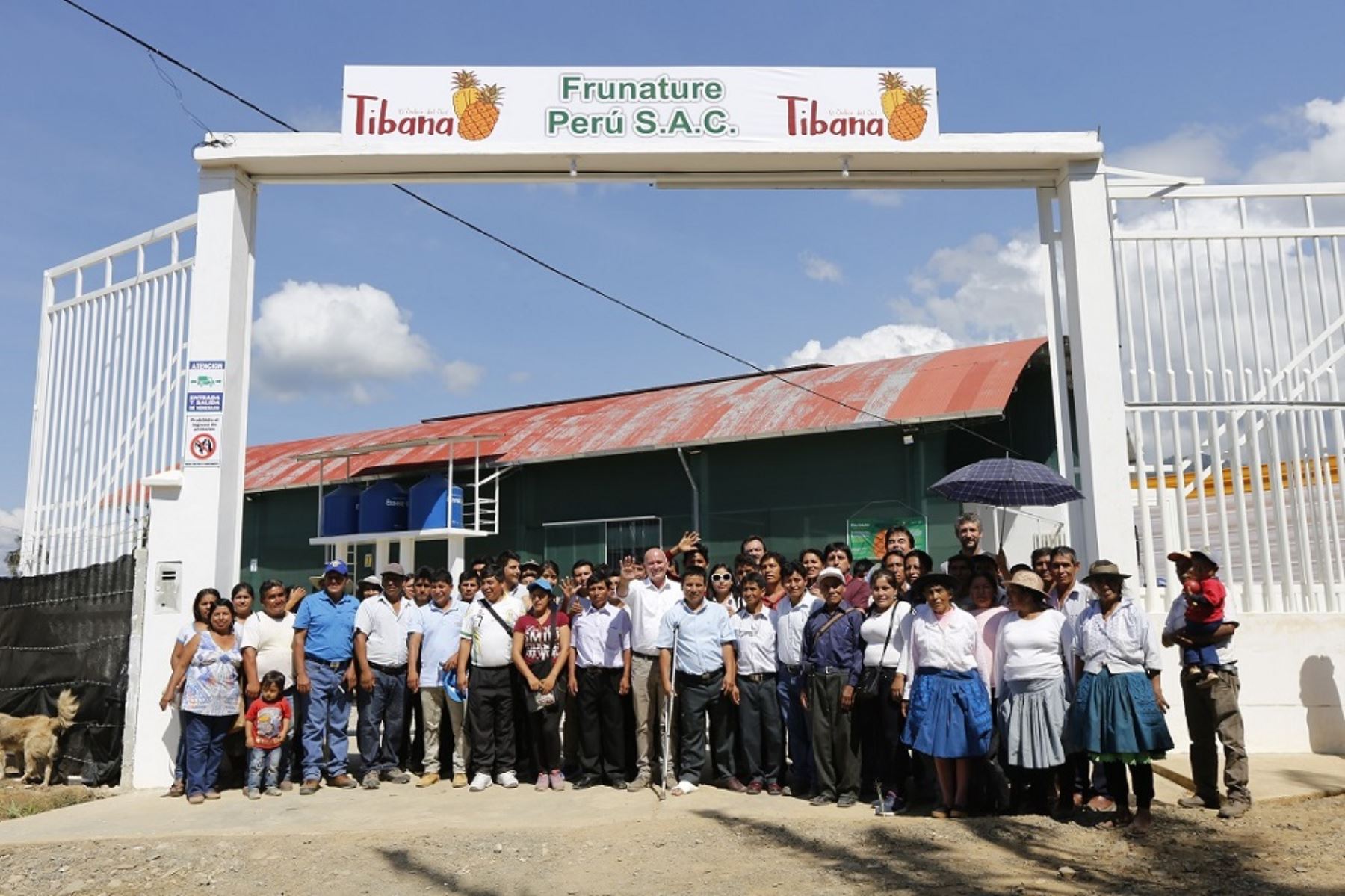 Ministro Eduardo Ferreyros inauguró en Pangoa un nuevo centro de empaque de piña fresca.