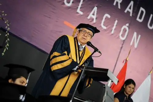 Sineace otorga acreditación a escuela universitaria de Derecho.