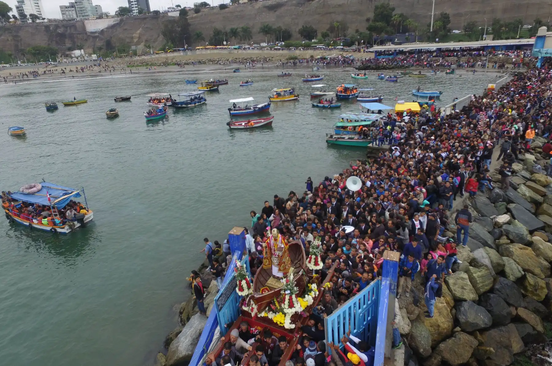 Procesión de San Pedro, patrón de los Pescadores en el muelle de Chorrillos. Foto: ANDINA/Jhony Laurente