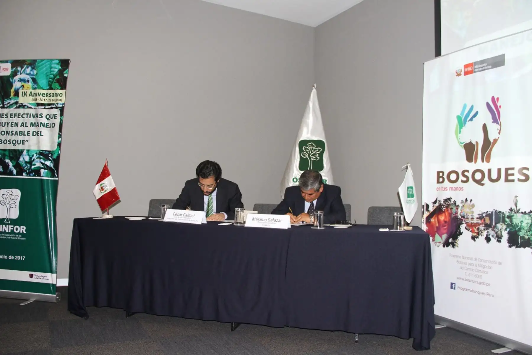 Osinfor y Programa Bosques suscriben convenio para unir esfuerzos para conservación de bosques.