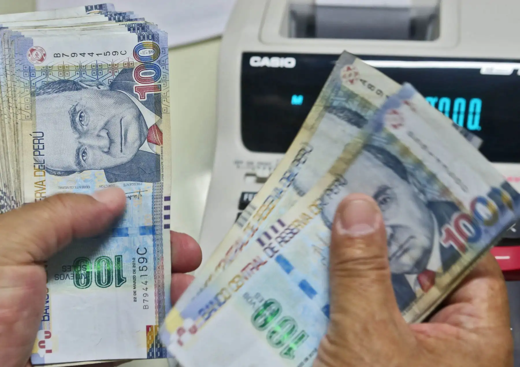 En el último mes del año las empresas abonan la gratificación equivalente a un sueldo y un 9% adicional. ANDINA/Difusión