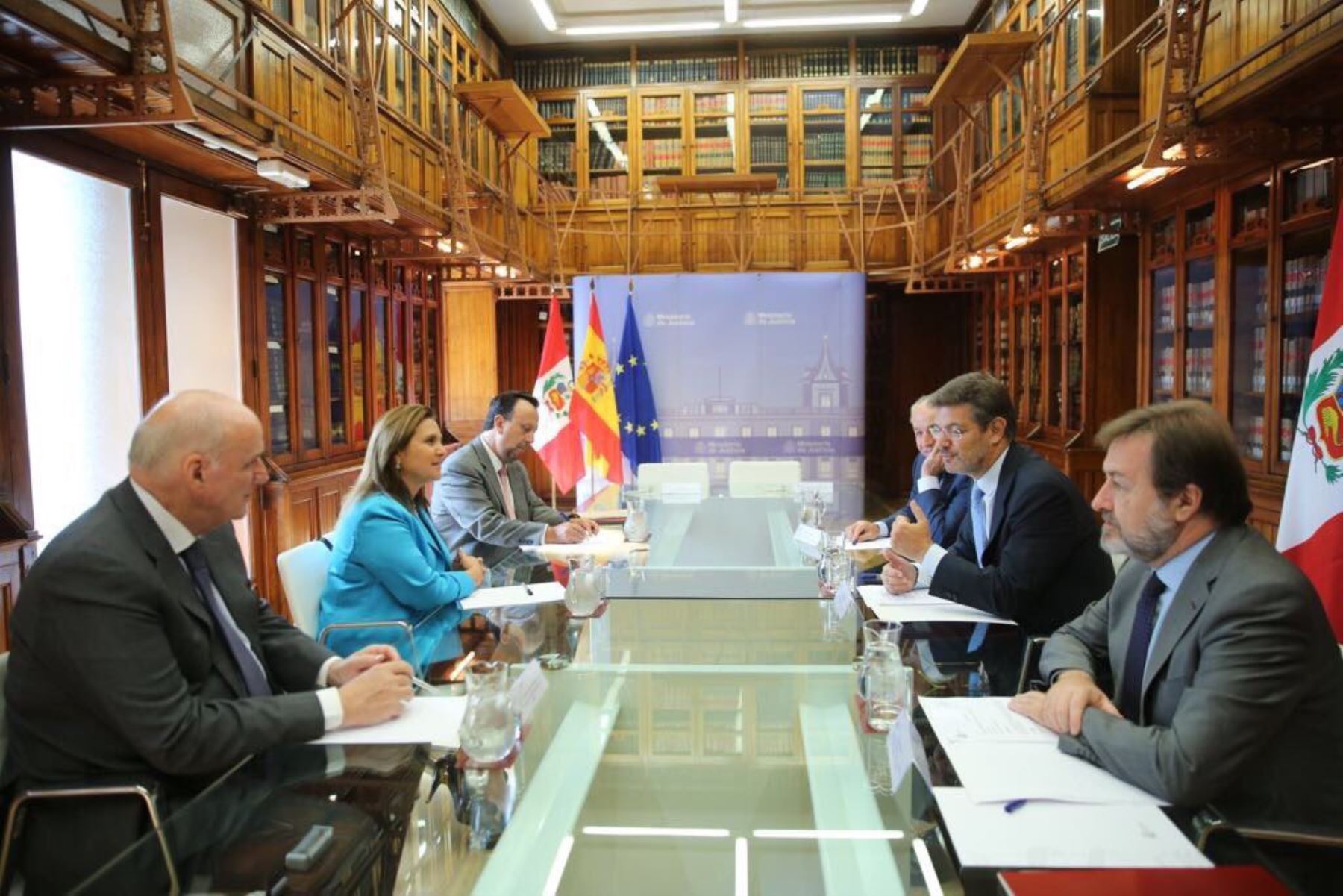 Ministra de Justicia, Marisol Pérez Tello, cumplió actividades en España. Foto: Difusión.