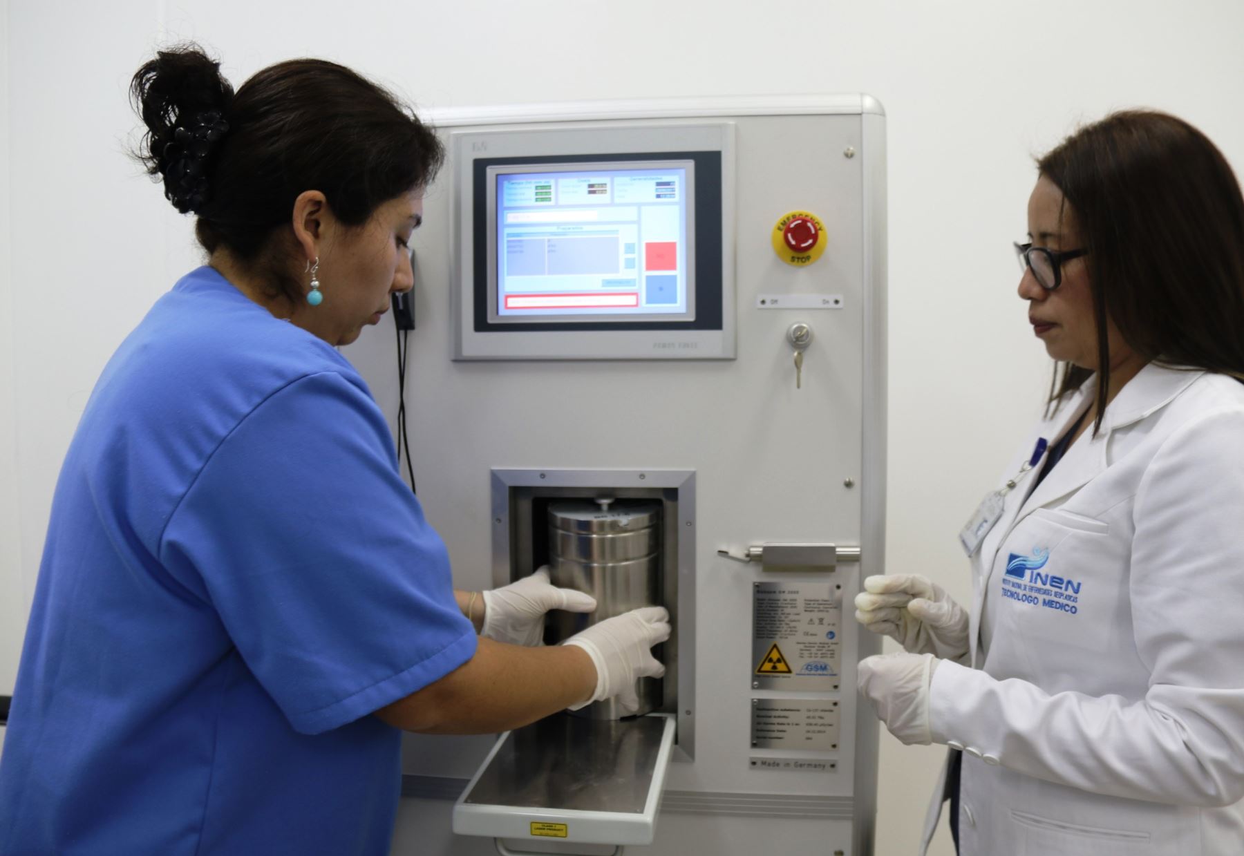 Irradiador para procesar sangre pone en funcionamiento el INEN. Foto: Andina/Difusión