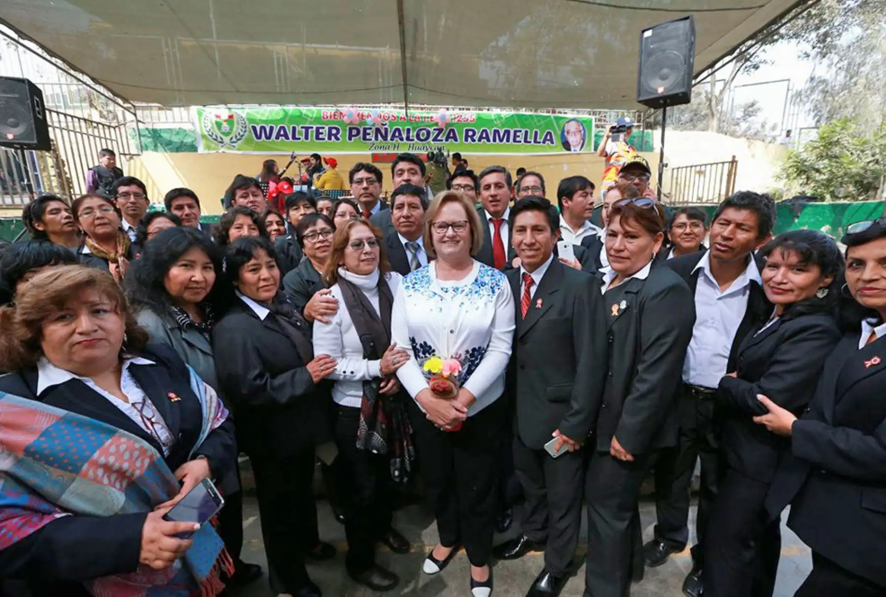 La esposa del Presidente de la República, Nancy Lange, compartió con los estudiantes del colegio 1255 de Huaycan la  presentación de la orquesta sinfónica juvenil binacional Perú Chile. Foto: ANDINA/ Dante Zegarra