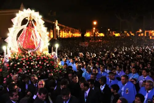 Cada año, miles de personas llegan a la provincia de Otuzco, ubicada a 73 kilómetros de Trujillo, capital de La Libertad, para participar de las actividades religiosas que se realizan por la festividad en su honor.