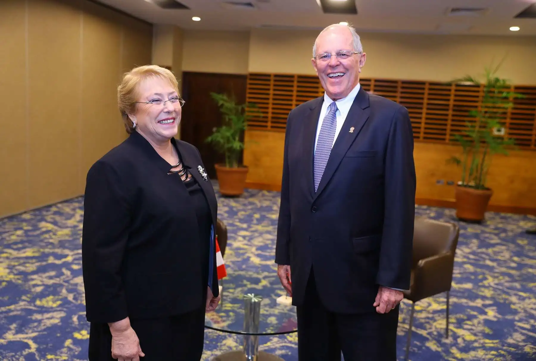 El jefe del Estado peruano, Pedro Pablo Kuczynski, se reúne con la presidenta de Chile, Michelle Bachelet. Foto:ANDINA/ Prensa Presidencia