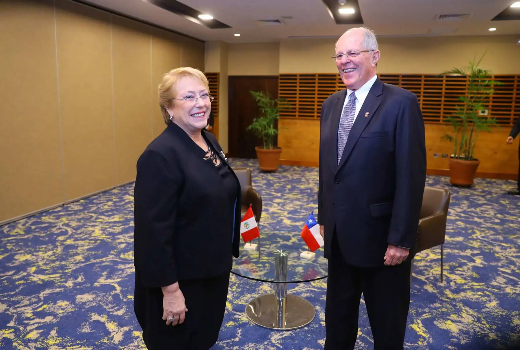 El jefe del Estado peruano, Pedro Pablo Kuczynski, se reúne con la presidenta de Chile, Michelle Bachelet. Foto:ANDINA/ Prensa Presidencia