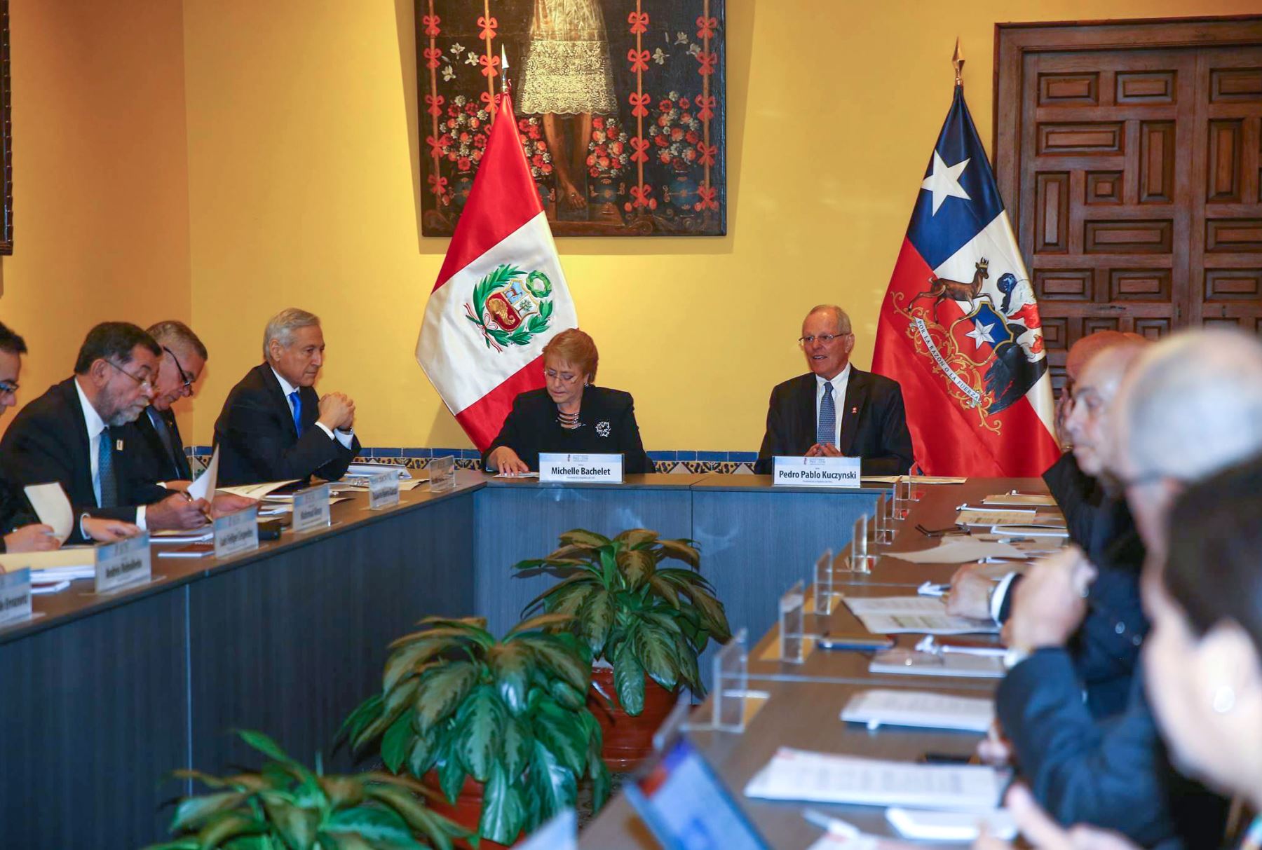 Los presidentes del Perú, Pedro Pablo Kuczynski, y de Chile, Michelle Bachelet, se reunen con empresarios de ambos países en la sede de la Cancillería, en el marco del Encuentro Presidencial y I Gabinete Binacional Perú-Chile. Foto: ANDINA/ Prensa Presidencia