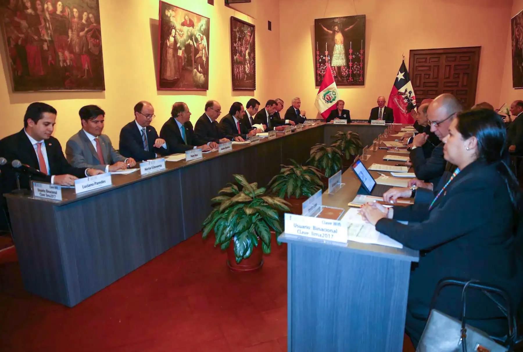 Los presidentes del Perú, Pedro Pablo Kuczynski, y de Chile, Michelle Bachelet, se reunen con empresarios de ambos países en la sede de la Cancillería, en el marco del Encuentro Presidencial y I Gabinete Binacional Perú-Chile. Foto: ANDINA/ Prensa Presidencia
