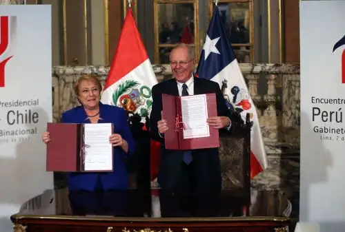 LIMA,PERÚ-JULIO 07. Presidente Pedro Pablo Kuczynski; y su homóloga de Chile, Michelle Bachelet, firmaron la Declaración de Lima y el Plan de Acción tras el I Gabinete Binacional Ministerial Perú-Chile, realizado hoy en Lima. Foto: ANDINA/ Vidal Tarqui