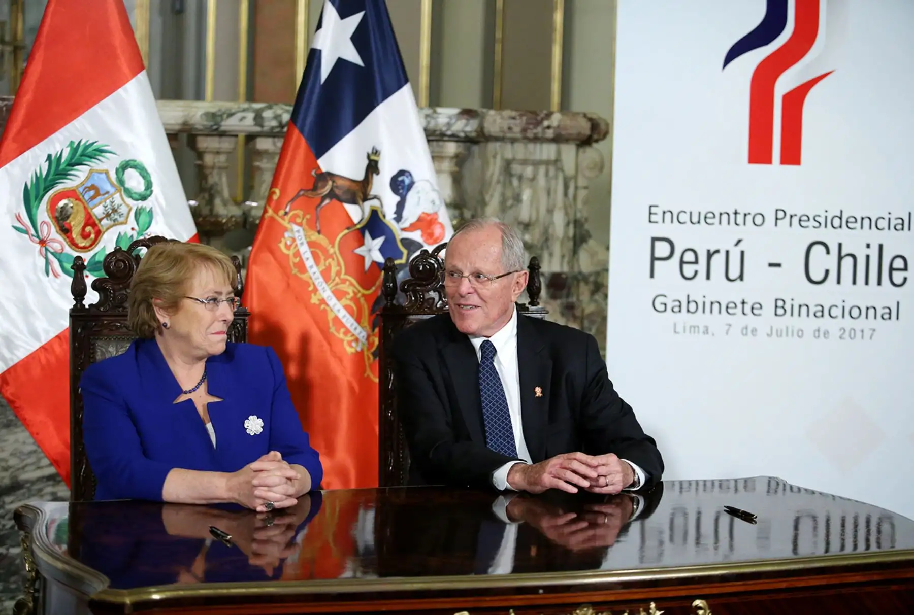 LIMA,PERÚ-JULIO 07. Presidente Pedro Pablo Kuczynski; y su homóloga de Chile, Michelle Bachelet, firmaron la Declaración de Lima y el Plan de Acción tras el I Gabinete Binacional Ministerial Perú-Chile, realizado hoy en Lima. Foto: ANDINA/Melina Mejía