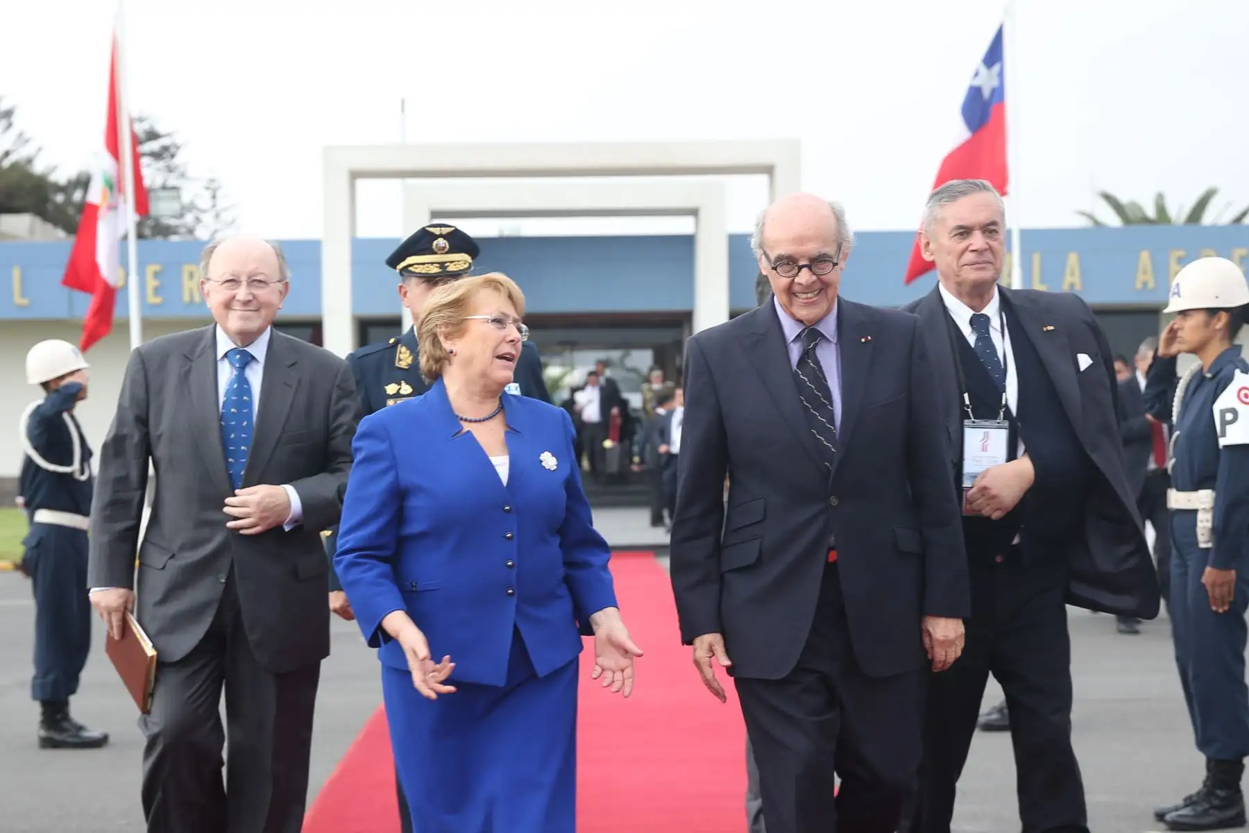 LIMA,PERÚ-JULIO 07.Presidenta Michelle Bachelet se despide del Canciller Ricardo Luna tras participación de reunión Gabinete Binacional Perú-Chile.
Foto: ANDINA/archivo.