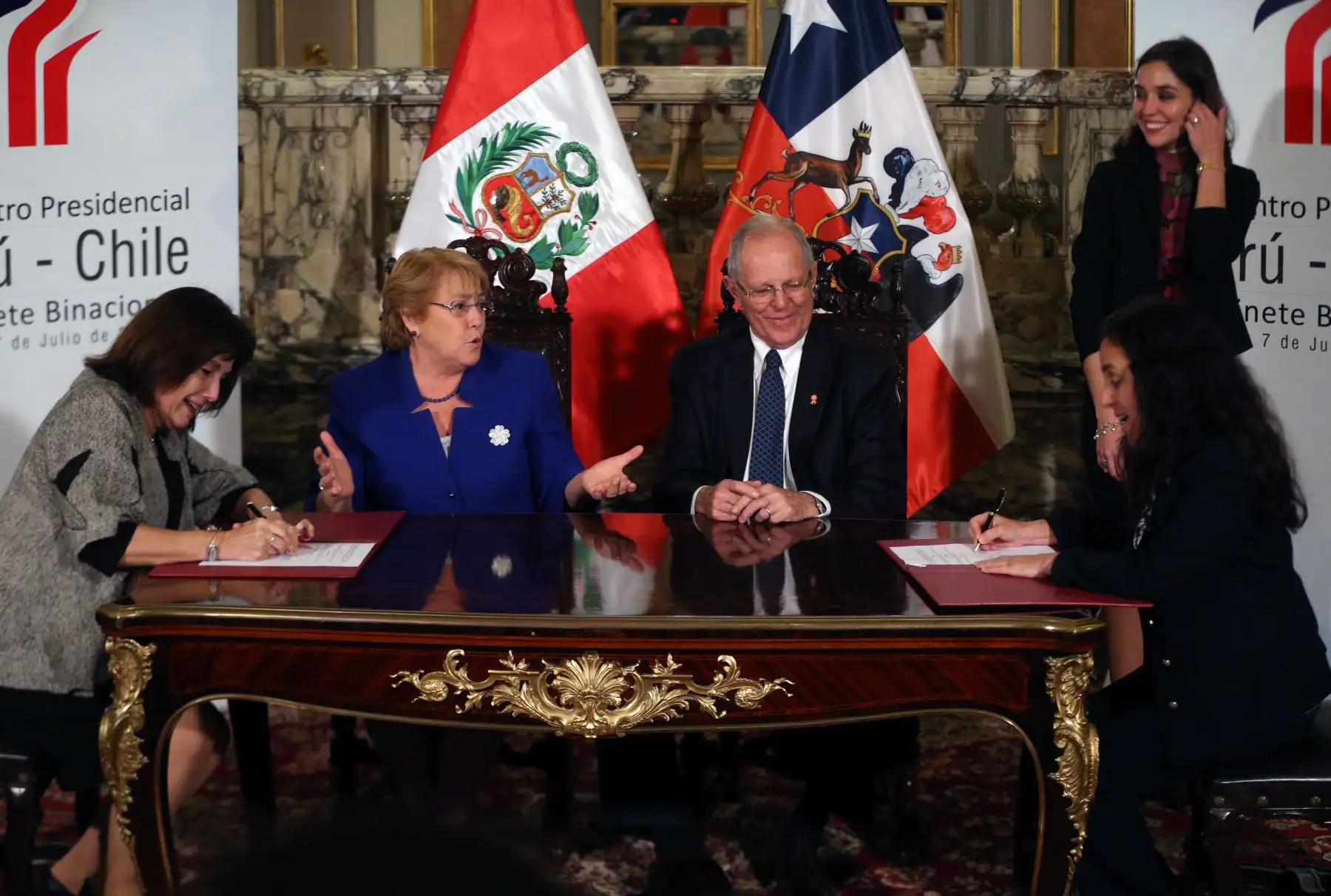 LIMA,PERÚ-JULIO 07. Presidente Pedro Pablo Kuczynski; y su homóloga Michelle Bachelet, participan de la firma de  la Declaración de Lima y el Plan de Acción tras el I Gabinete Binacional Ministerial Perú-Chile, realizado hoy en Lima. Foto: ANDINA/Vidal Tarqui