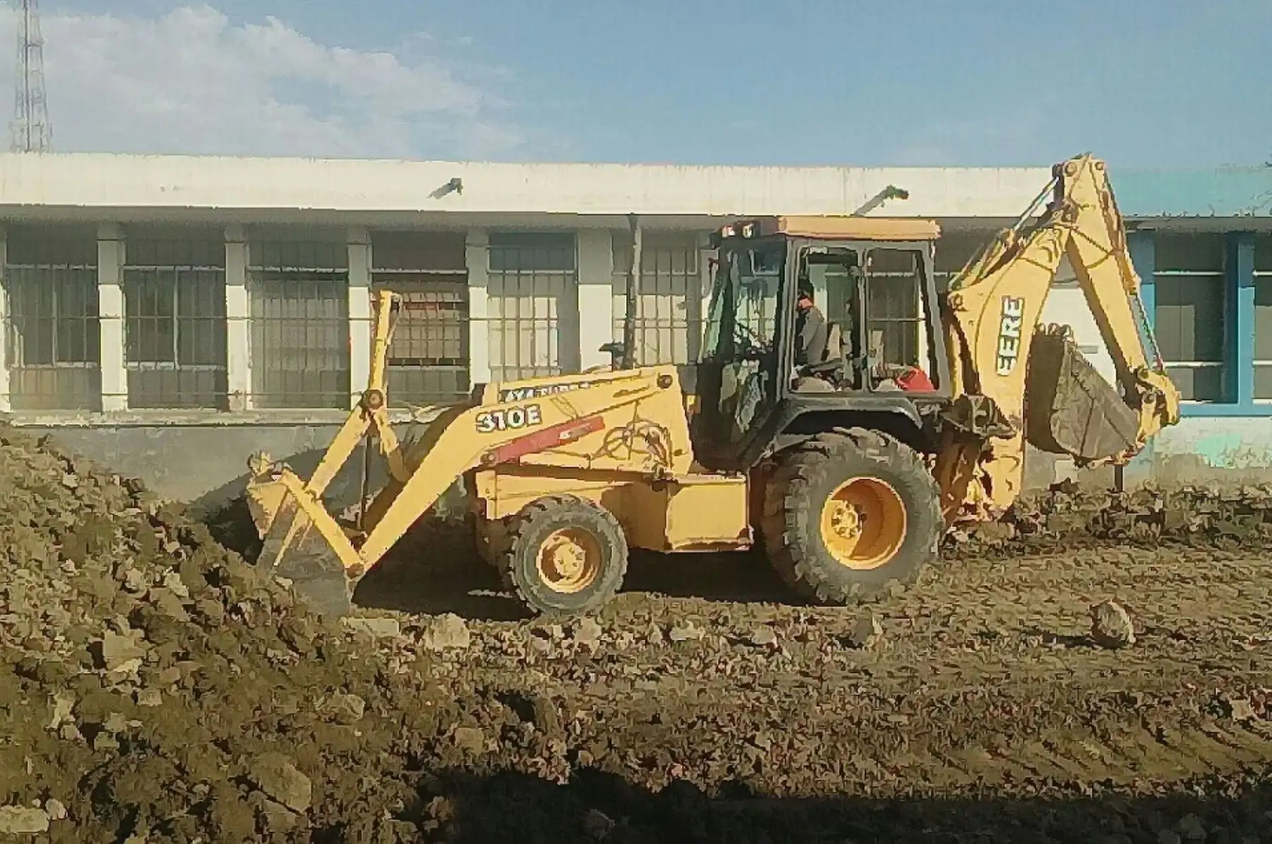 Cinco proyectos contemplados en el Plan de Reconstrucción con Cambios, los cuales demandan una inversión total de 475 millones de soles, se llevarán a cabo bajo la modalidad de obras por impuestos, contribuyendo así a mejorar el bienestar de la población afectada por el fenómeno de El Niño costero. ANDINA/archivo